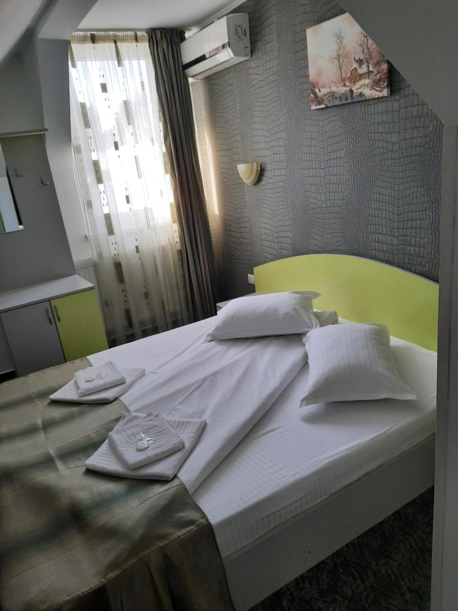 Pensiunea D&D Făgăraş Zimmer foto