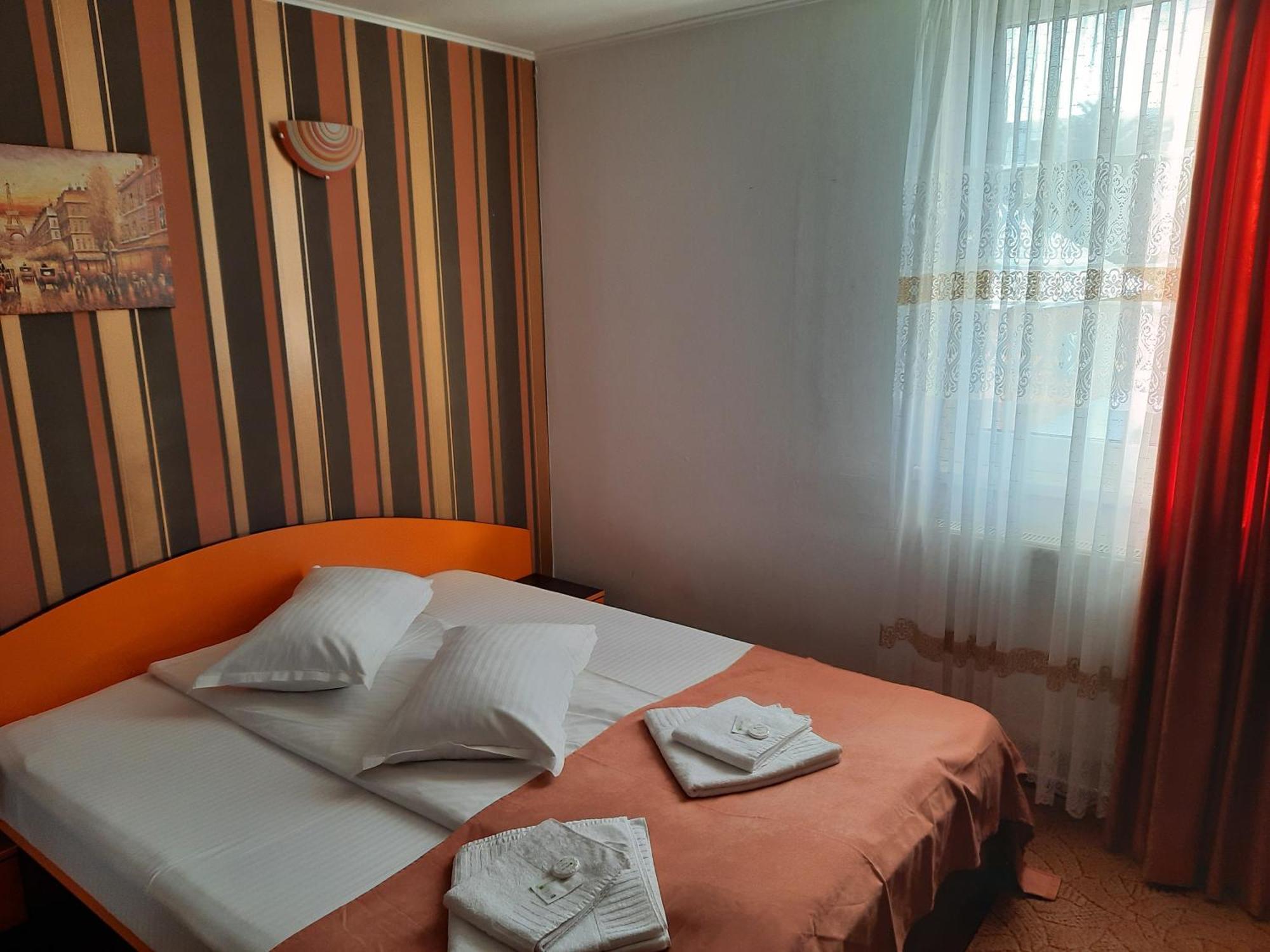 Pensiunea D&D Făgăraş Zimmer foto